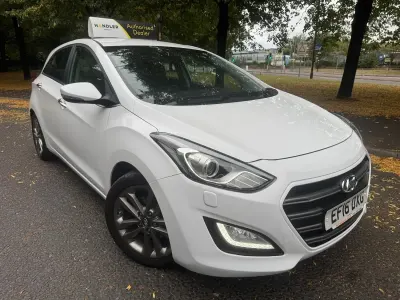 Used Hyundai i30 Premium 118 HP (86 kW) 2016 White Hatchback