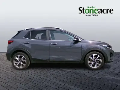 Usado Kia Stonic GT-Line 118 HP (86 kW) 2021 Cinzento SUV