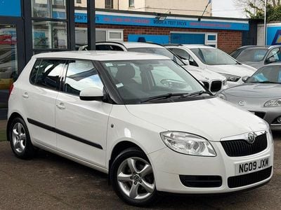 Used Skoda Fabia 70 HP (51 kW) 2009 White Hatchback