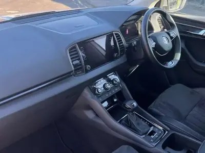 Begagnad Skoda Karoq SE L 150 HK (110 kW) 2024 Silver SUV