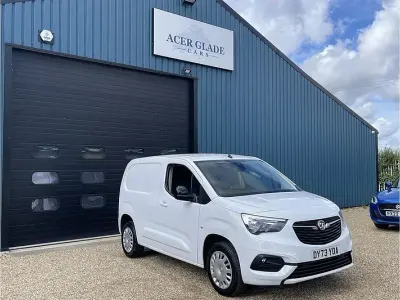 Begagnad Vauxhall Combo 100 HK (73 kW) 2023 Vit Minibuss