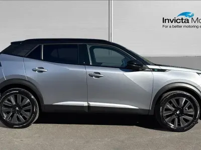 Begagnad Peugeot e-2008 Premium 100 kW (136 HK) 2023 Grå SUV