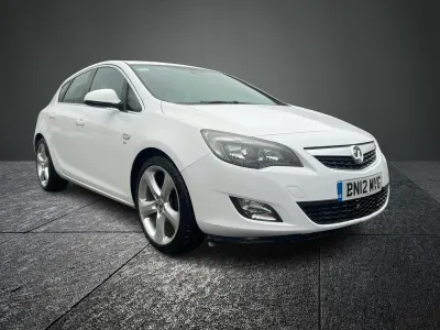 Used Vauxhall Astra SRi 115 HP (84 kW) 2012 White Hatchback