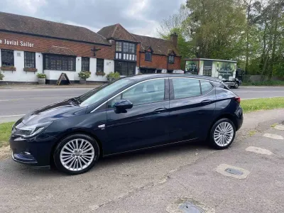 Second-hand Vauxhall Astra Elite 200 CP (147 kW) 2018 Albastru Hatchback