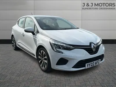 Used Renault Clio Iconic 2022 White Hatchback