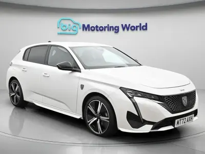 Używany Peugeot 308 GT 130 KM (95 kW) 2022 Biały Hatchback