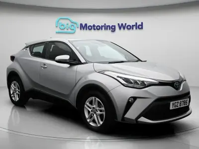 Second-hand Toyota C-HR 122 CP (89 kW) 2023 Argintiu SUV