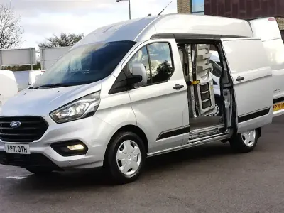 Begagnad Ford Transit Custom Trend 105 HK (77 kW) 2022 Silver Van