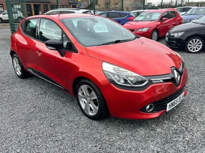 Used Renault Clio Dynamique 75 HP (55 kW) 2015 Red Hatchback