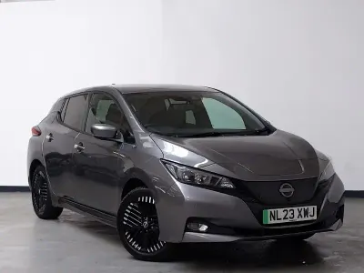 Usado Nissan Leaf N-Connecta 110 kW (150 HP) 2023 Cinzento Citadino