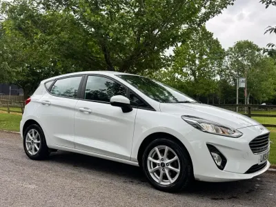 Begagnad Ford Fiesta Zetec 100 HK (73 kW) 2019 Vit Halvkombi