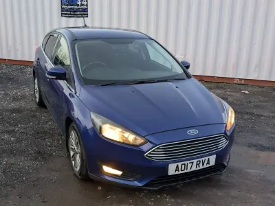 Begagnad Ford Focus Zetec 100 HK (73 kW) 2017 Blå Halvkombi
