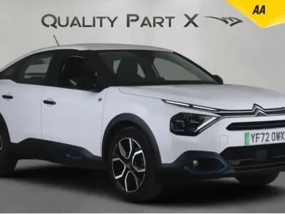 Begagnad Citroën e-C4 100 kW (136 HK) 2022 Vit Halvkombi