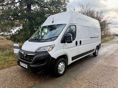 Used Vauxhall Movano 140 HP (102 kW) 2022 White MPV