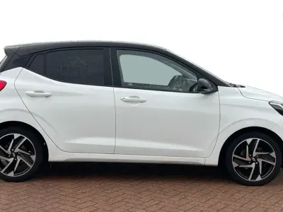 Used Hyundai i10 Premium 2022 White Hatchback