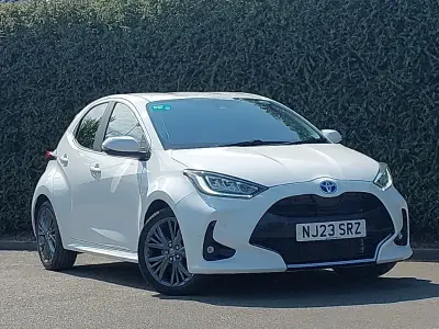 Used Toyota Yaris Hybrid 116 HP (85 kW) 2023 White Hatchback