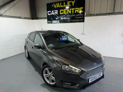 Used Ford Focus Titanium 125 HP (91 kW) 2015 Grey Hatchback