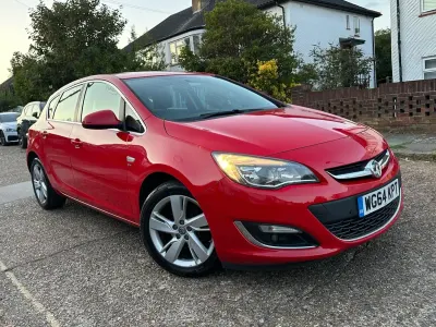 Used Vauxhall Astra SRi 115 HP (84 kW) 2014 Red Hatchback
