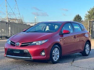Red Used 2013 Toyota Auris Hybrid Hatchback | £6,350 (Fair price)