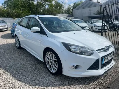 Used Ford Focus Zetec 182 HP (133 kW) 2013 White Hatchback