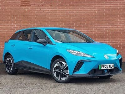 Usado MG MG4 EV SE 125 kW (170 HP) 2023 Azul Citadino