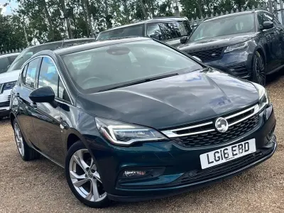Begagnad Vauxhall Astra SRi 150 HK (110 kW) 2016 Grön Halvkombi