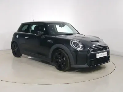 Begagnad Mini Cooper S Classic 176 HK (129 kW) 2022 Svart Halvkombi