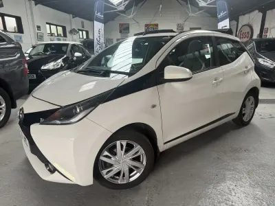 Used Toyota Aygo x-press 69 HP (50 kW) 2016 White Hatchback