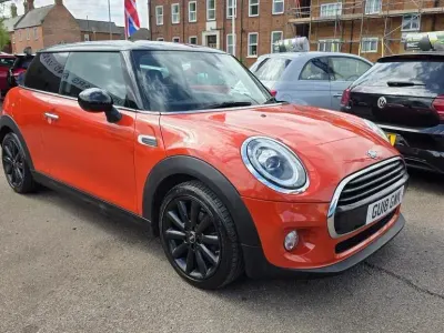 Begagnad Mini Cooper Hatch 2018 Orange Halvkombi