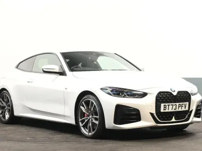 Begagnad BMW M440 Comfort Edition 335 HK (246 kW) 2023 Vit Sedan
