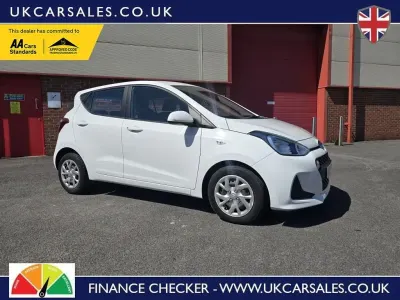 Used Hyundai i10 SE 66 HP (48 kW) 2017 White Hatchback