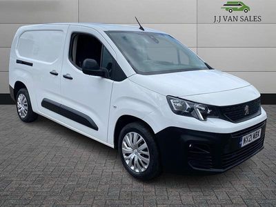 Begagnad Peugeot Partner 131 HK (96 kW) 2021 Vit Minibuss