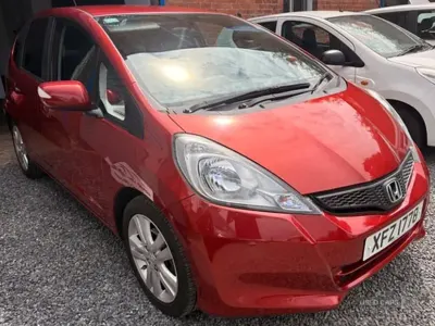 Used Honda Jazz ES 99 HP (72 kW) 2015 Red Hatchback