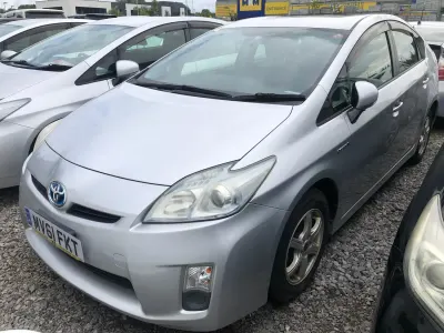 Usado Toyota Prius 140 CV (102 kW) 2025 Plateado Utilitario