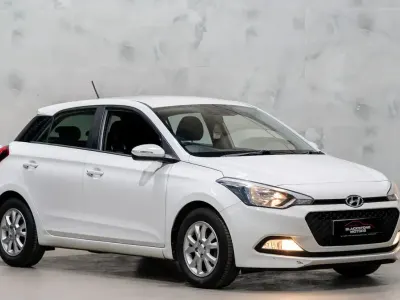 Used Hyundai i20 SE 84 HP (61 kW) 2017 White Hatchback