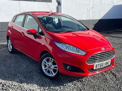 Used Ford Fiesta Zetec 100 HP (73 kW) 2016 Red Hatchback