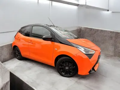 Usado Toyota Aygo X-cite 72 HP (52 kW) 2019 Laranja Citadino