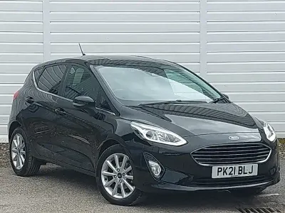 Begagnad Ford Fiesta Titanium 125 HK (91 kW) 2021 Svart Halvkombi