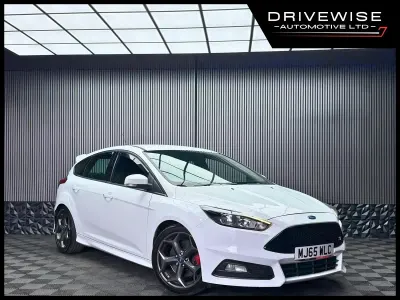 Used Ford Focus ST 185 HP (136 kW) 2015 White Hatchback