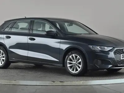 Usado Audi A3 Premium 110 HP (80 kW) 2022 Cinzento Sedan