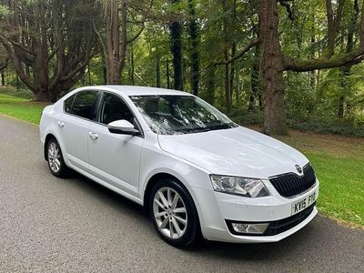 White Used 2015 Skoda Octavia Elegance Hatchback | £6,995 (Fair price)