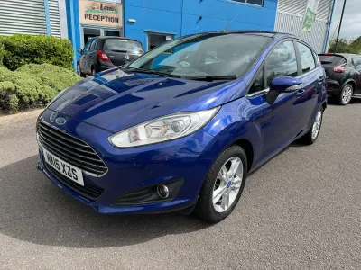Used Ford Fiesta Zetec 82 HP (60 kW) 2015 Blue Hatchback