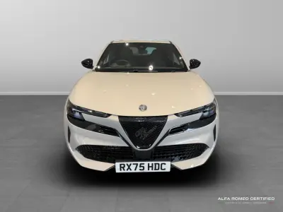 Ny Alfa Romeo Junior 134 HK (98 kW) 2026 Vit SUV