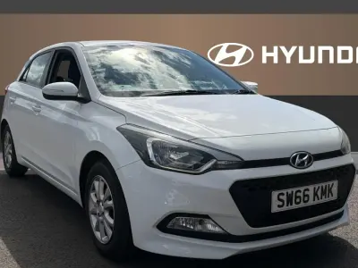 Used Hyundai i20 SE 84 HP (61 kW) 2016 White Hatchback