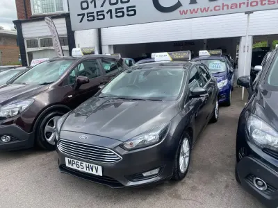 Usado Ford Focus Zetec 2016 Cinzento Citadino