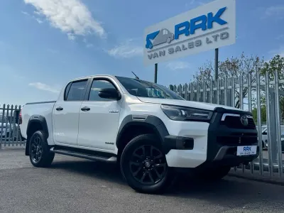 Używany Toyota HiLux Luxury 204 KM (150 kW) 2021 Biały Pickup
