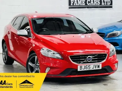 Used Volvo V40 R-Design 122 HP (89 kW) 2015 Red Hatchback