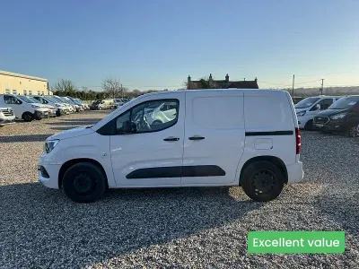 Begagnad Vauxhall Combo Sportive 130 HK (95 kW) 2020 Vit Minibuss