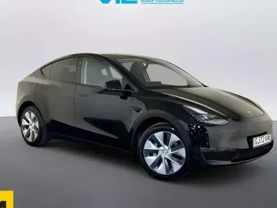 Używany Tesla Model Y Long Range AWD 286 kW (389 KM) 2025 SUV