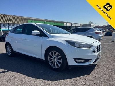 Begagnad Ford Focus Titanium 125 HK (91 kW) 2016 Vit Halvkombi
